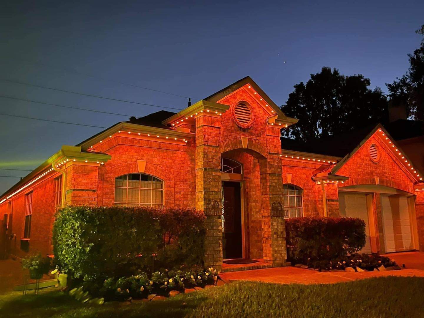 Permanent roofline lights